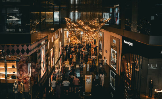 What to Do at Peninsula Plaza When You Have an Hour to Spare