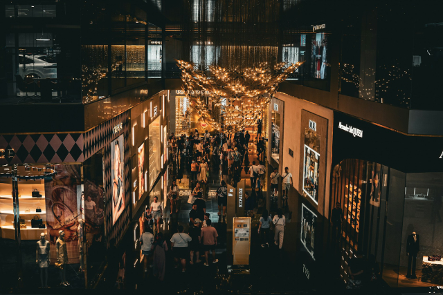 What to Do at Peninsula Plaza When You Have an Hour to Spare